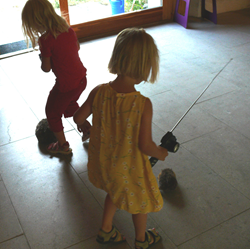 Elsa och Elli, Kvicka Nicke och Lisa Elsa-och-Elli-kvadrat.JPG